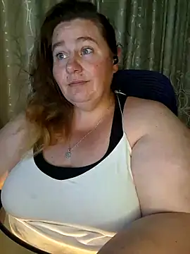 Snapshot of Iceprincess2bad4u chatting on 02-04-25, 06:06 Iceprincess2bad4u online show from 02-04-25, 06:06