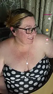 Snapshot of Iceprincess2bad4u chatting on 09-16-25, 06:42 Iceprincess2bad4u online show from 09-16-25, 06:42