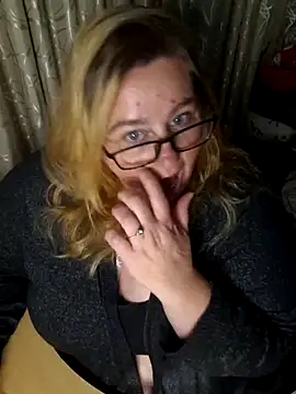 Snapshot of Iceprincess2bad4u chatting on 11-10-25, 06:18 Iceprincess2bad4u online show from 11-10-25, 06:18