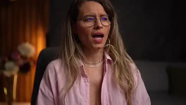 Snapshot of BrandyWhite chatting on 11-25-25, 05:18 BrandyWhite online show from 11-25-25, 05:18