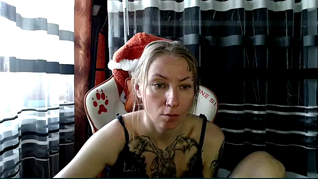 Snapshot of cold_lollipop chatting on 06-05-26, 07:36 cold lollipop online show from 06-05-26, 07:36