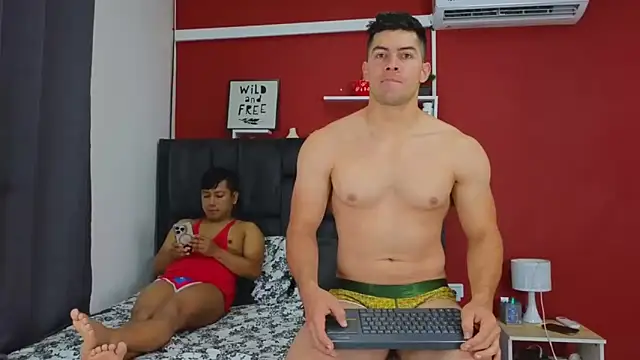 Snapshot of FelipeAndMarcello3 chatting on 01-27-25, 02:35 FelipeAndMarcello3 online show from 01-27-25, 02:35