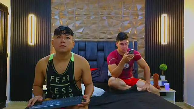 Snapshot of FelipeAndMarcello3 chatting on 02-07-25, 02:37 FelipeAndMarcello3 online show from 02-07-25, 02:37