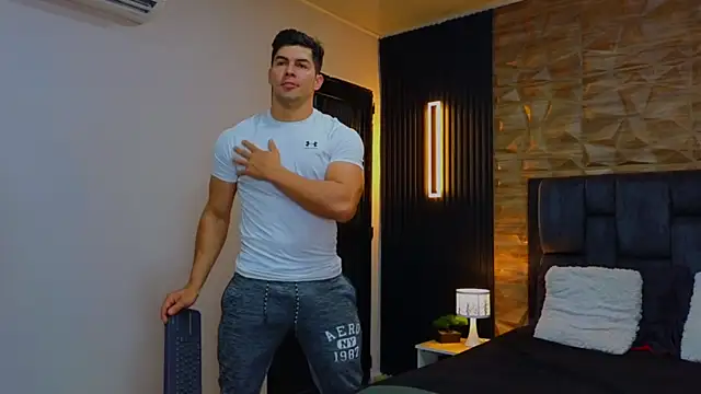 Snapshot of FelipeAndMarcello3 chatting on 02-12-25, 11:09 FelipeAndMarcello3 online show from 02-12-25, 11:09