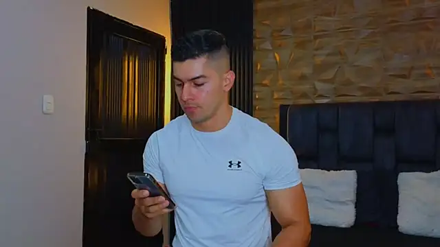 Snapshot of FelipeAndMarcello3 chatting on 02-14-25, 10:47 FelipeAndMarcello3 online show from 02-14-25, 10:47