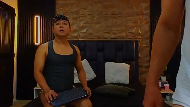 Snapshot of FelipeAndMarcello3 chatting on 02-18-25, 02:16 FelipeAndMarcello3 online show from 02-18-25, 02:16