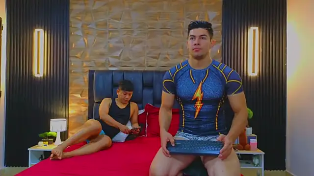 Snapshot of FelipeAndMarcello3 chatting on 03-13-25, 02:33 FelipeAndMarcello3 online show from 03-13-25, 02:33