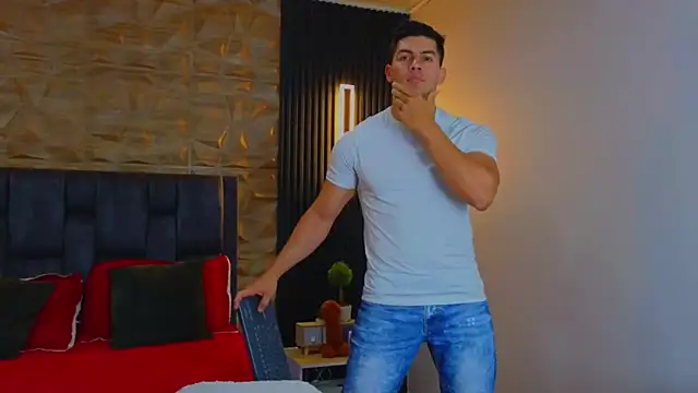 Snapshot of FelipeAndMarcello3 chatting on 03-14-25, 10:38 FelipeAndMarcello3 online show from 03-14-25, 10:38