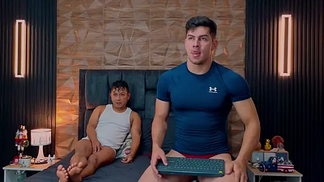 Snapshot of FelipeAndMarcello3 chatting on 11-17-25, 02:45 FelipeAndMarcello3 online show from 11-17-25, 02:45