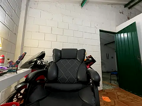 Max TheHorseDick online show from 11-18-25, 10:47