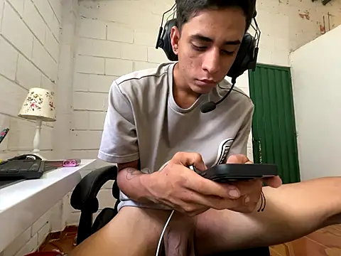 Max TheHorseDick online show from 11-26-25, 03:57