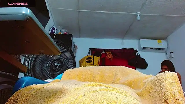 Snapshot of THAKIANYSBIGCOCK chatting on 10-23-25, 06:39 THAKIANYSBIGCOCK online show from 10-23-25, 06:39