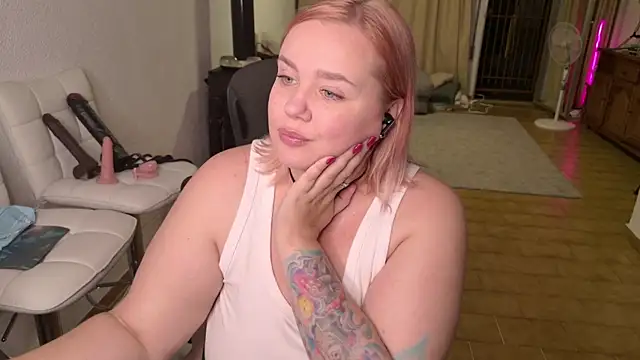 Snapshot of MargotGrey chatting on 09-10-25, 07:03 MargotGrey online show from 09-10-25, 07:03