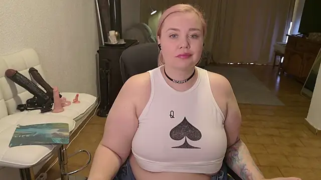 Snapshot of MargotGrey chatting on 11-30-25, 11:36 MargotGrey online show from 11-30-25, 11:36