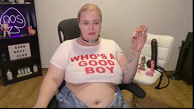 Snapshot of MargotGrey chatting on 06-16-26, 11:57 MargotGrey online show from 06-16-26, 11:57