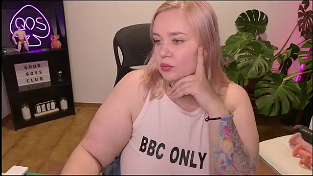 Snapshot of MargotGrey chatting on 07-05-26, 10:44 MargotGrey online show from 07-05-26, 10:44