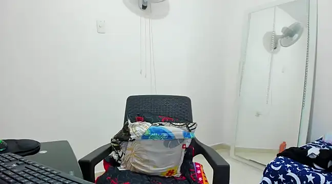 Snapshot of HUGEBOOBS_MILF chatting on 12-28-24, 05:02 HUGEBOOBS MILF online show from 12-28-24, 05:02