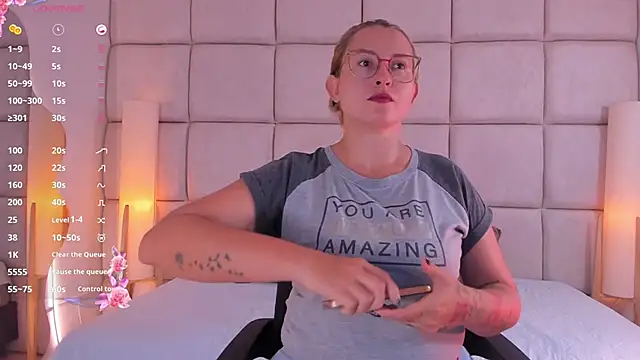 halaaa 1 online show from 04-17-26, 12:30