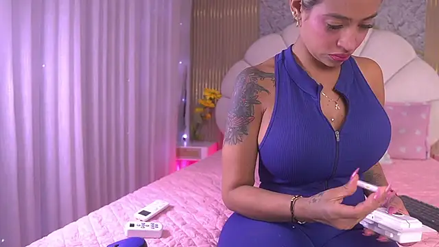 Snapshot of mssburbuja chatting on 05-19-26, 03:13 mssburbuja online show from 05-19-26, 03:13