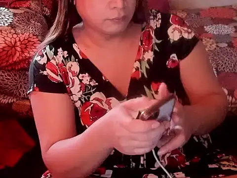 Snapshot of BEMYPROPERTYx chatting on 12-19-25, 08:54 BEMYPROPERTYx online show from 12-19-25, 08:54