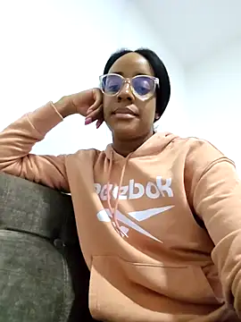 Snapshot of Maya_Lewis chatting on 10-05-25, 05:39 Maya Lewis online show from 10-05-25, 05:39