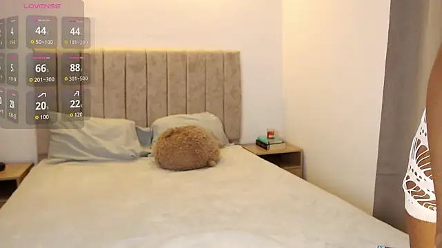 Snapshot of Maya_Lewis chatting on 10-20-25, 09:37 Maya Lewis online show from 10-20-25, 09:37