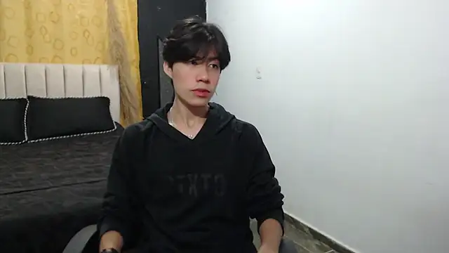 Snapshot of Elio-cam chatting on 12-12-24, 08:14 Elio-cam online show from 12-12-24, 08:14