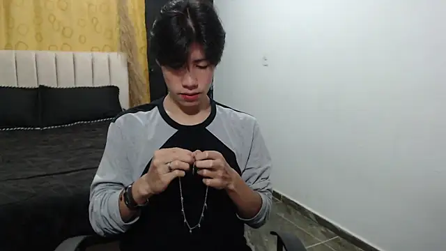 Snapshot of Elio-cam chatting on 12-13-24, 08:09 Elio-cam online show from 12-13-24, 08:09