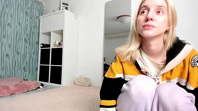 Snapshot of KenzieDawton chatting on 12-07-24, 04:42 KenzieDawton online show from 12-07-24, 04:42