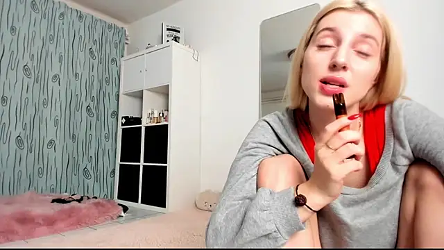 Snapshot of KenzieDawton chatting on 12-20-24, 04:42 KenzieDawton online show from 12-20-24, 04:42