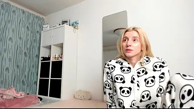 Snapshot of KenzieDawton chatting on 01-10-25, 05:15 KenzieDawton online show from 01-10-25, 05:15