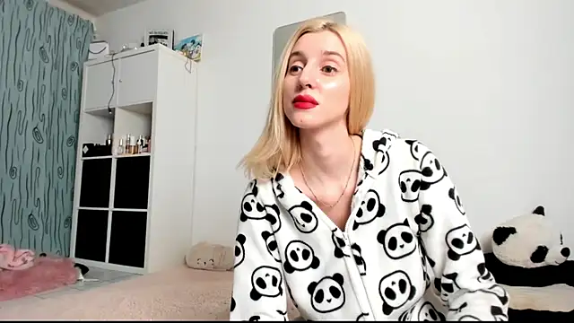 Snapshot of KenzieDawton chatting on 01-12-25, 05:03 KenzieDawton online show from 01-12-25, 05:03