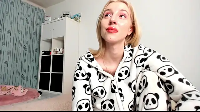 Snapshot of KenzieDawton chatting on 01-27-25, 05:14 KenzieDawton online show from 01-27-25, 05:14