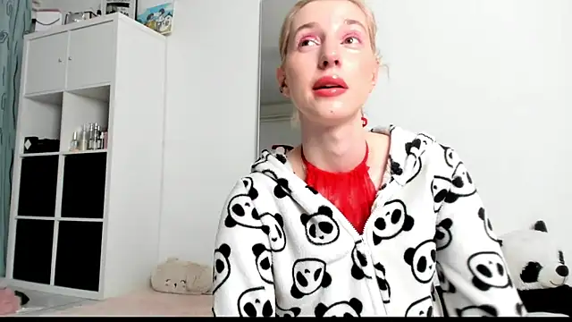 Snapshot of KenzieDawton chatting on 03-08-25, 06:54 KenzieDawton online show from 03-08-25, 06:54