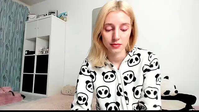 Snapshot of KenzieDawton chatting on 03-14-25, 04:54 KenzieDawton online show from 03-14-25, 04:54