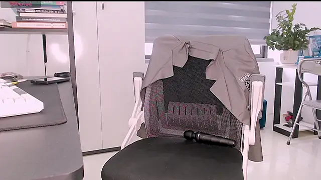 Shyn   online show from 03-25-26, 05:02