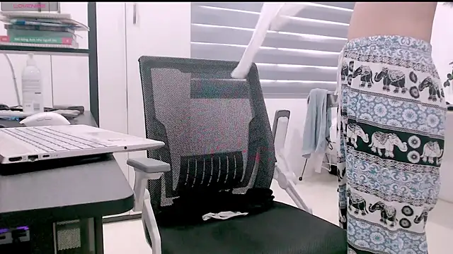 Shyn   online show from 04-19-26, 04:23