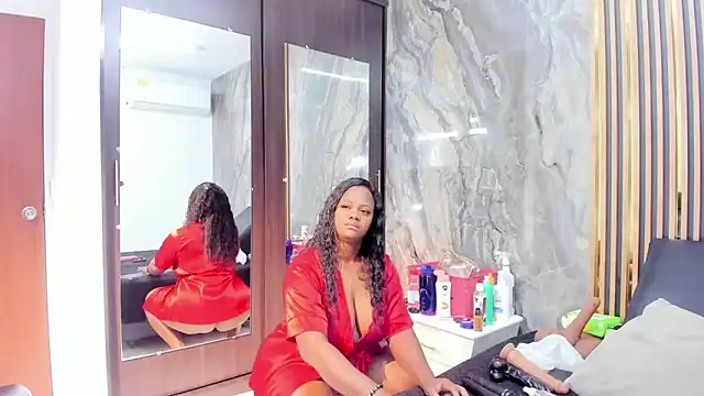 Snapshot of LauraSaenz01 chatting on 02-26-25, 03:21 LauraSaenz01 online show from 02-26-25, 03:21