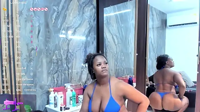 Snapshot of LauraSaenz01 chatting on 03-02-25, 03:24 LauraSaenz01 online show from 03-02-25, 03:24