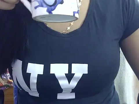 Snapshot of Your_wild_Dia chatting on 03-20-25, 06:30 Your wild Dia online show from 03-20-25, 06:30