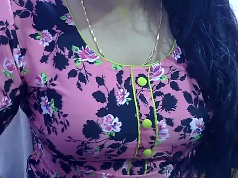 Snapshot of Your_wild_Dia chatting on 10-09-25, 06:33 Your wild Dia online show from 10-09-25, 06:33