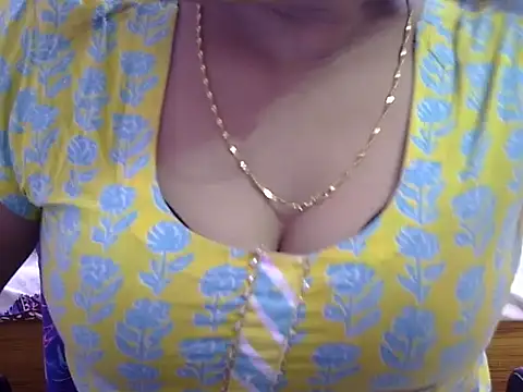 Snapshot of Your_wild_Dia chatting on 10-13-25, 05:18 Your wild Dia online show from 10-13-25, 05:18