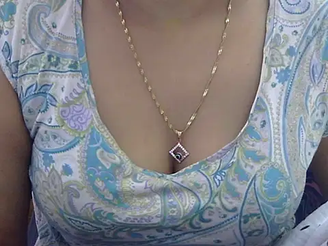 Snapshot of Your_wild_Dia chatting on 10-28-25, 05:22 Your wild Dia online show from 10-28-25, 05:22