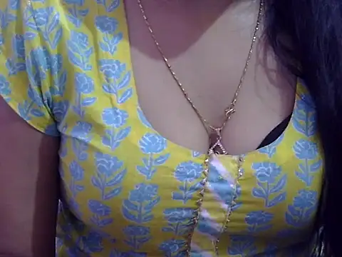 Snapshot of Your_wild_Dia chatting on 11-08-25, 06:13 Your wild Dia online show from 11-08-25, 06:13