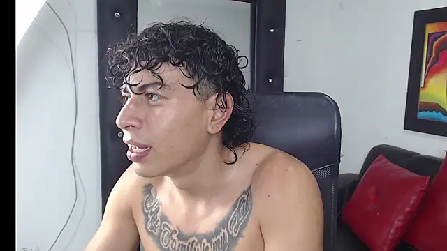 Snapshot of Strongernastyx chatting on 01-10-25, 09:42 Strongernastyx online show from 01-10-25, 09:42