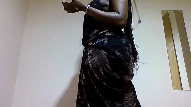 Snapshot of sweetelle09 chatting on 02-21-26, 04:41 sweetelle09 online show from 02-21-26, 04:41