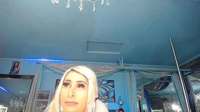 ADRIANNA FOX online show from 12-04-25, 06:05