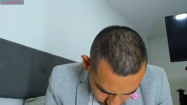 jhonyalzate2 online show from 03-04-25, 03:11