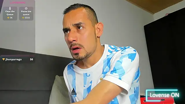 jhonyalzate2 online show from 02-18-26, 01:56