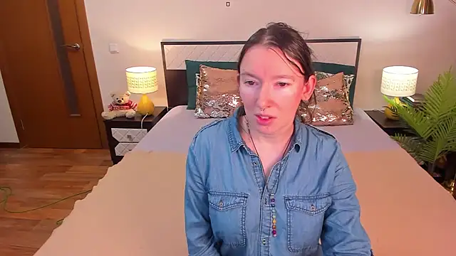 CatherineWalls online show from 05-18-26, 04:18